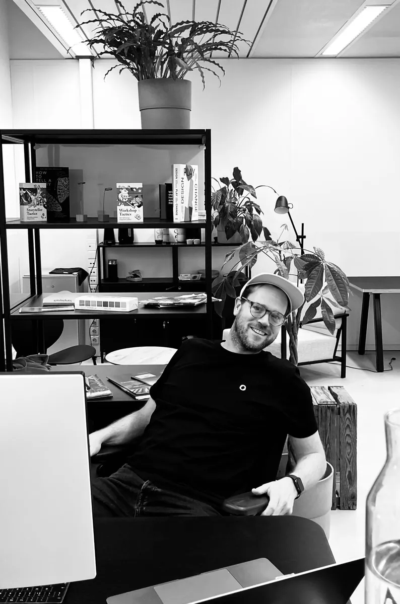 Tim van Amerongen at his desk